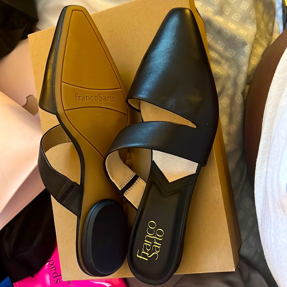 Black flat shoe